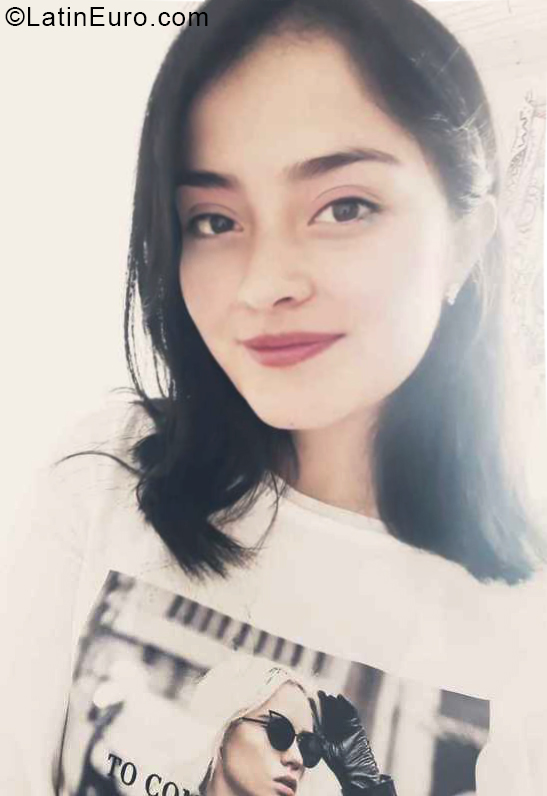 Date this sensual Colombia girl Sam from Bogota CO25059