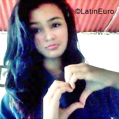 Date this hard body Venezuela girl Stefany from Valencia VE2027