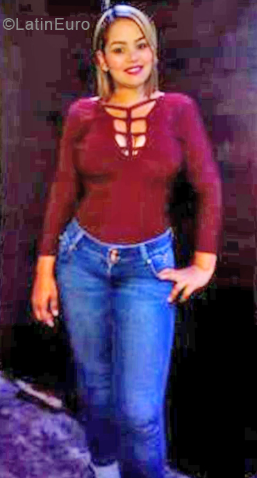 Date this stunning Venezuela girl Neisa from Cumana VE2030