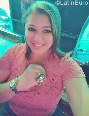 Date this happy Dominican Republic girl Loreley from Valverde DO33575