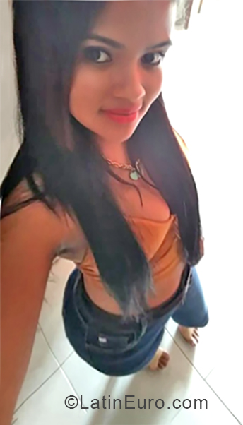 Date this passionate Dominican Republic girl Estefany from Santiago DO33576