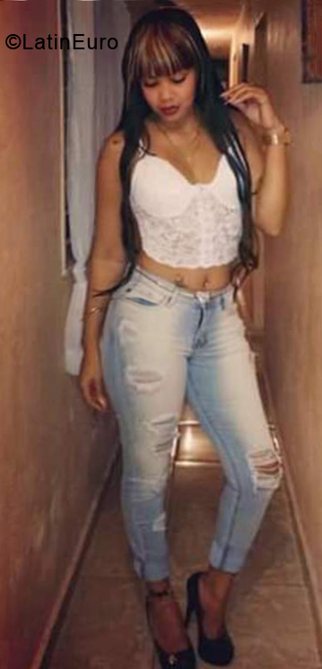 Date this good-looking Dominican Republic girl Emely from Santo Domingo DO33594