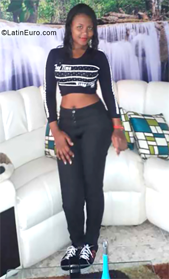 Date this good-looking Colombia girl Yeni Ximena from Cali CO24683