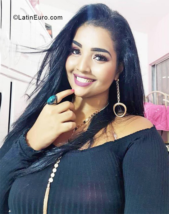 Date this georgeous Brazil girl Cibele from Recife BR10740