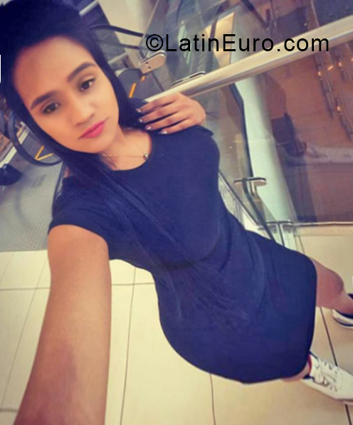 Date this tall Dominican Republic girl Yinniska from Santo Domingo DO33661