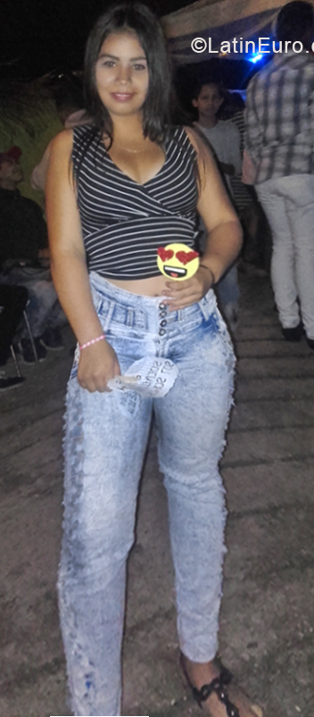 Date this happy Venezuela girl Genesis from Caracas VE2065