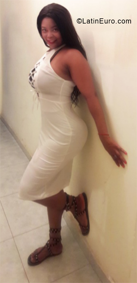 Date this hard body Spain girl Zayda from Cali CO24748