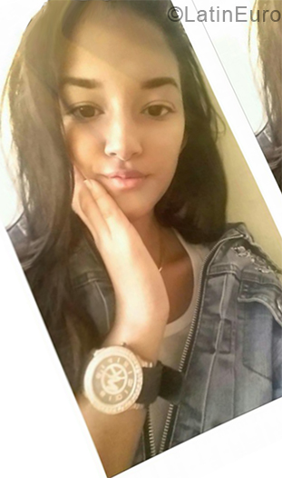 Date this voluptuous Venezuela girl Barbara from La Victoria De Aragu VE2090