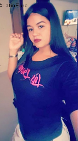 Date this good-looking Dominican Republic girl Emeli from Santo Domingo DO33874