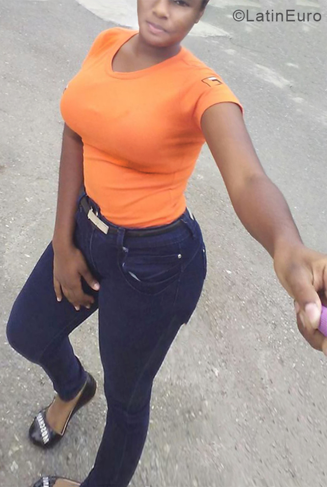 Date this stunning Dominican Republic girl Maria from Santo Domingo DO33924