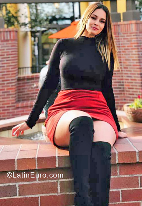 Date this sultry Honduras girl Silvia from Tegucigalpa HN2600