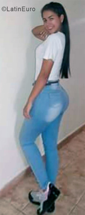 Date this pretty Venezuela girl Melanni Gil from Caracas VE2143
