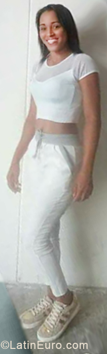 Date this beautiful Colombia girl Carolina from Bucaramanga CO24912