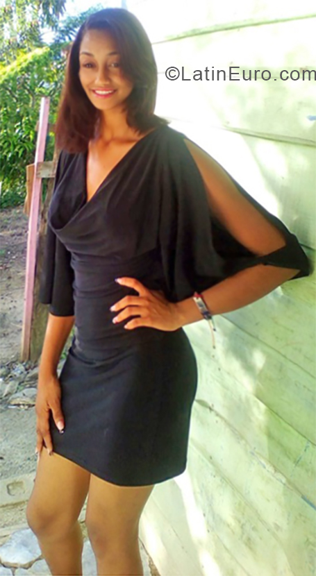 Date this foxy Dominican Republic girl Maria from Satiago DO34035