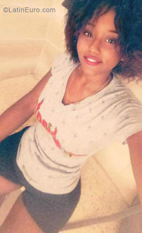 Date this passionate Dominican Republic girl Daniela from Santo Domingo DO34038