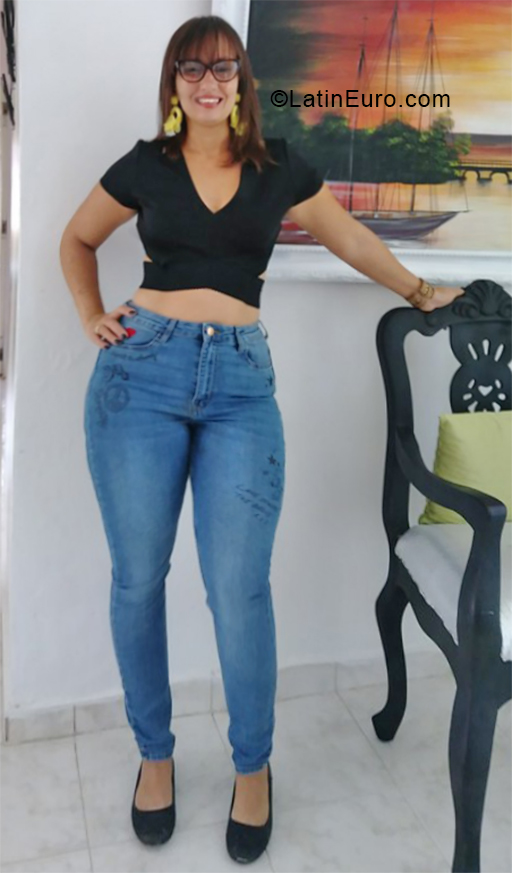 Date this gorgeous Dominican Republic girl Maria from Santo Domingo DO34052