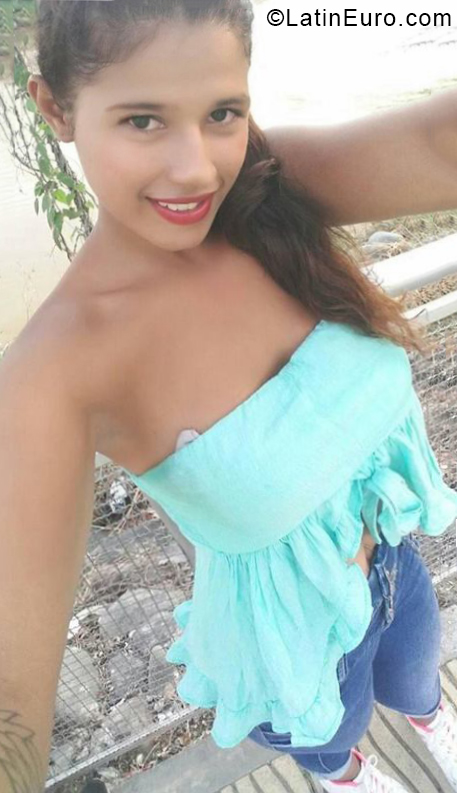 Date this tall Colombia girl Laura from Ibaque CO24943