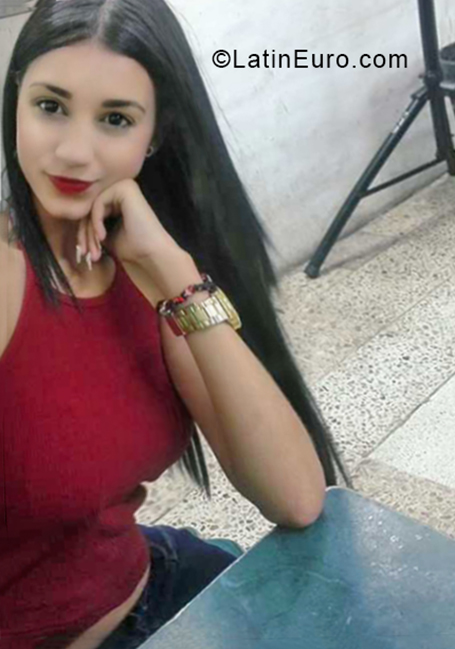 Date this good-looking Colombia girl Stefana from Bogota CO25072