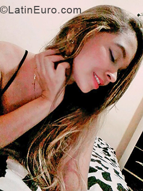 Date this attractive Colombia girl Charlet from cali CO24972