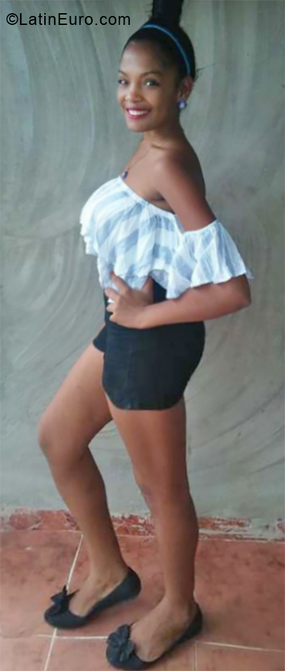 Date this nice looking Dominican Republic girl Rosa from Hato Mayor Del Rey DO34092