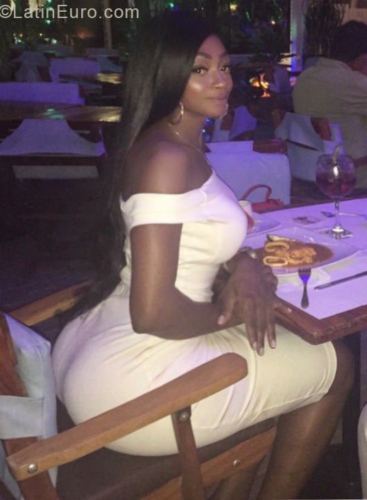 Date this nice looking Colombia girl Aidia from Cali CO26751