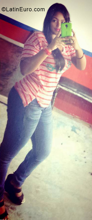 Date this happy Dominican Republic girl Winy from Santo Domingo DO34118