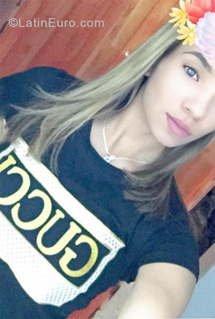 Date this foxy Dominican Republic girl Jatna from Santo Domingo DO34121