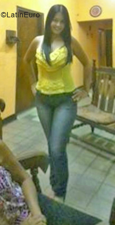 Date this voluptuous Venezuela girl Dalila from CORO VE2178