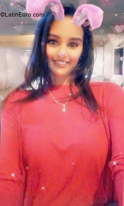 Date this happy Venezuela girl Maurine from Carupano VE2193