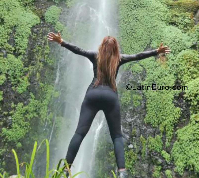 Date this athletic Colombia girl Luna from Cali CO25085