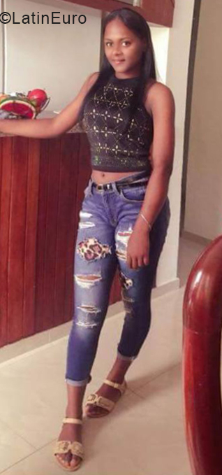 Date this pretty Dominican Republic girl Yilenny from Santo Domingo DO34310