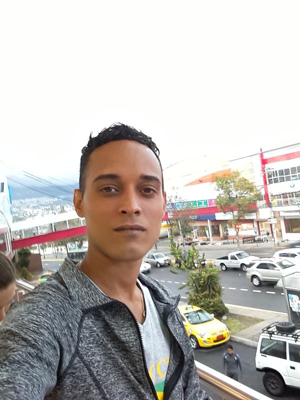 Date this tall Cuba man Richard from Panama CU500