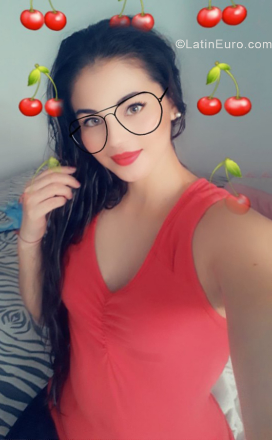 Date this foxy Colombia girl Vanessa from Bogota CO25110