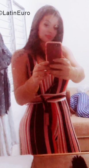 Date this sultry Cuba girl Yeni from Havana CU501