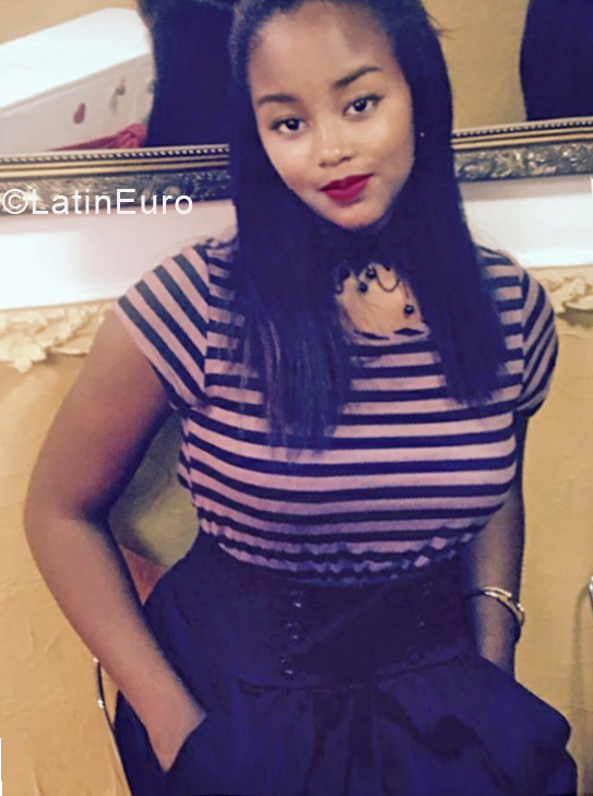 Date this tall Cuba girl Liany from Havana CU503