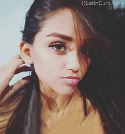 Date this delightful Venezuela girl Nahomi from Cumana VE2255