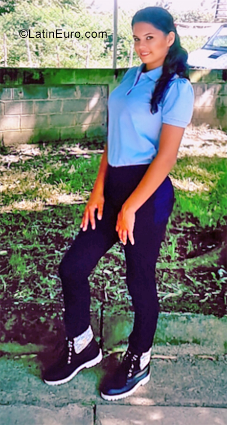 Date this gorgeous Venezuela girl Mari from San Carlos VE2268