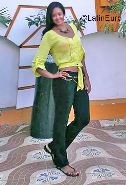 Date this athletic Colombia girl Canela from Cali CO25176