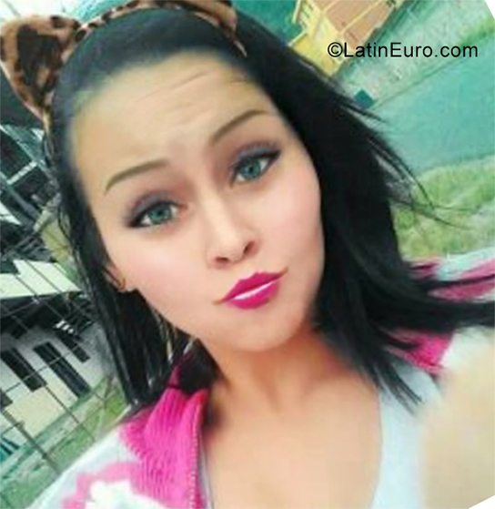 Date this athletic Venezuela girl Estefania from Merida VE2289