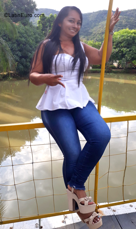 Date this happy Colombia girl Derly from Cucuta CO25225