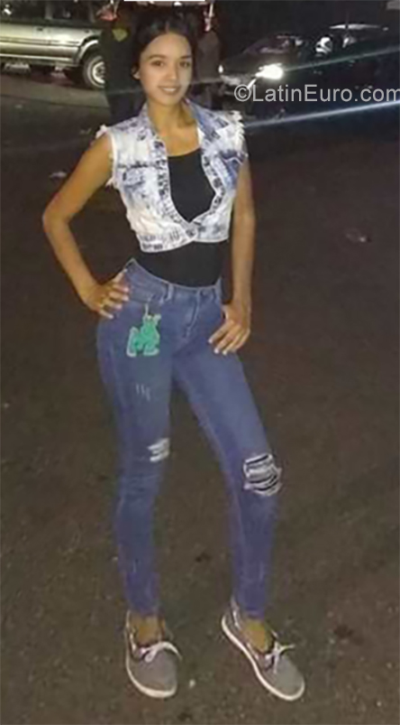 Date this cute Venezuela girl Maria from Los Teques VE2296