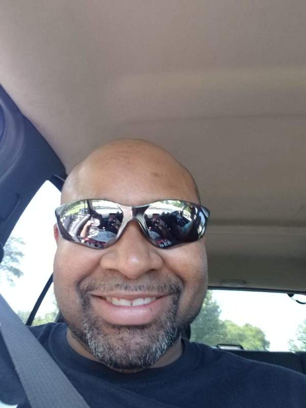 Date this tall United States man Derrick from Aurora US19918