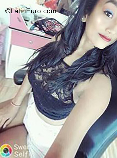 Date this beautiful Ecuador girl Silvia from Pedernales EC323