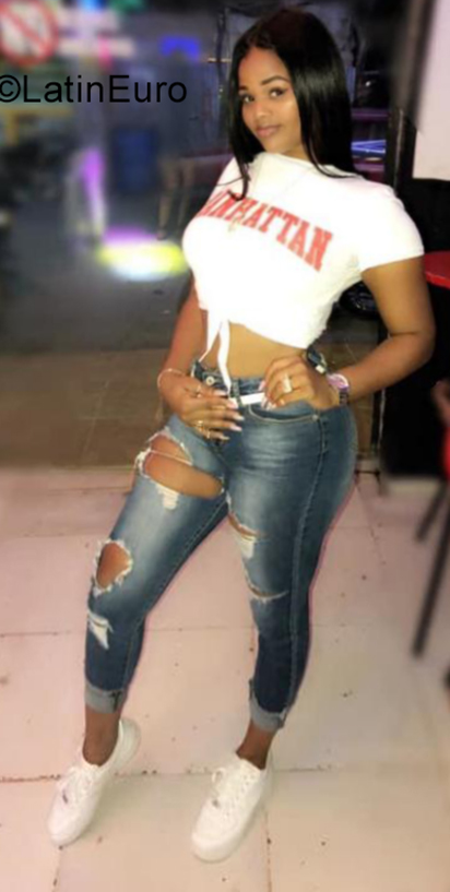Date this stunning Dominican Republic girl Yailisy from Santo Domingo DO34672