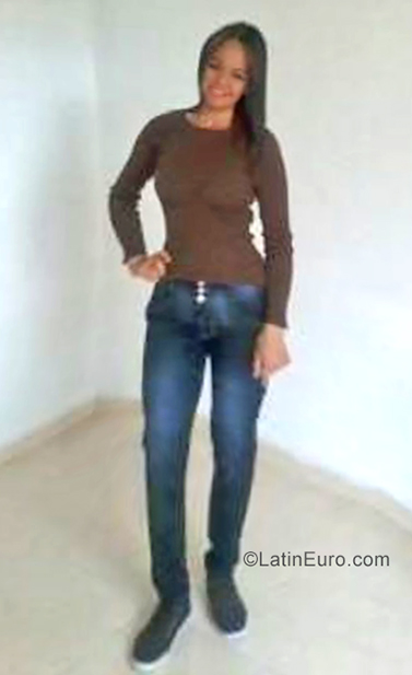 Date this attractive Colombia girl Alejandra from Bogota CO25302