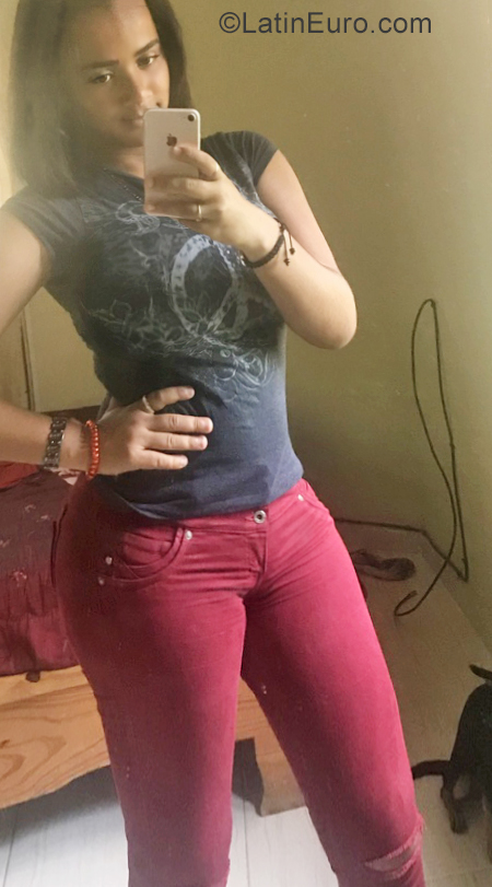 Date this nice looking Dominican Republic girl Anyelie from Santo Domingo DO34681