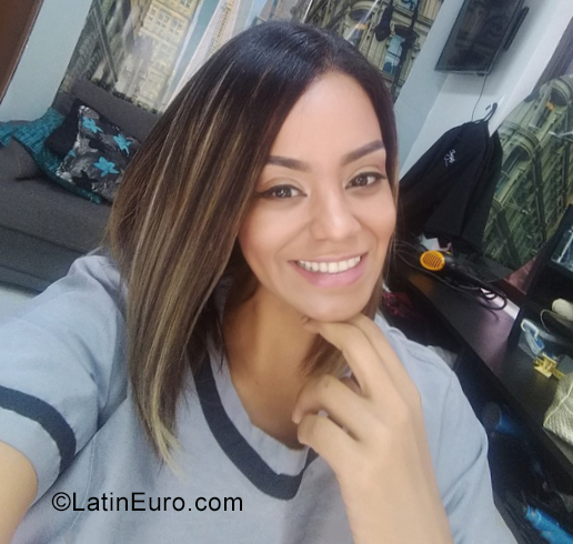 Date this attractive Colombia girl Catalina from Cali CO26537