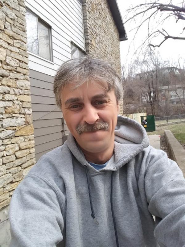 Date this pretty United States man Desmond from Charlottesville US19980