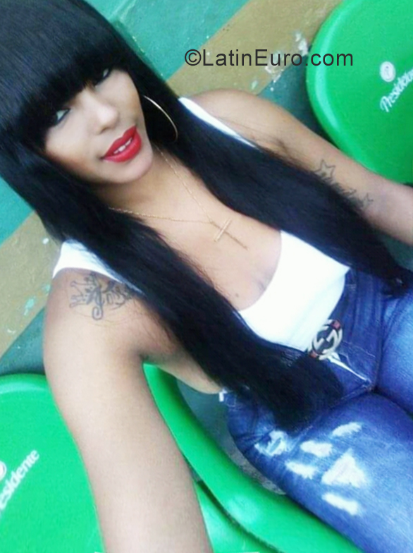 Date this gorgeous Dominican Republic girl Stephanie from Santo Domingo DO34838