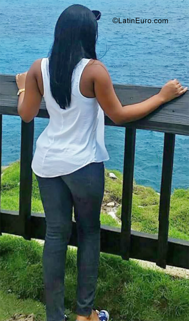 Date this hot Dominican Republic girl Adelin from Santo Domingo DO34849